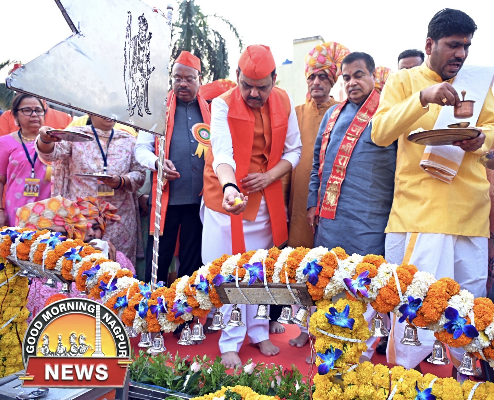मुख्यमंत्री देवेंद्र फडणवीस पश्चिम नागपूर,   पोद्दारेश्वर राम मंदिराच्या शोभायात्रांना उपस्थिती